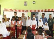 Dandim 0612 Tasikmalaya Bersama Polres Kota Bagikan Makanan Bergizi untuk Siswa SDN 3 Gobras