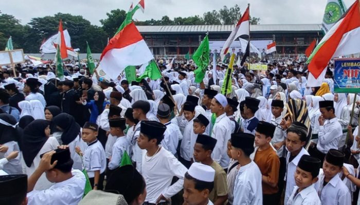 Ribuan Santri Semarakkan Apel Besar dan Kirab Hari Santri Nasional 2024 di Kota Tasikmalaya
