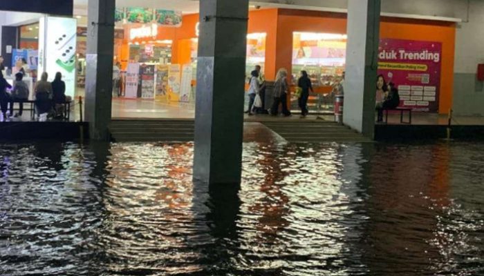 Hujan Deras Guyur Tasikmalaya, Sampah Menyumbat Saluran Air dan Picu Banjir di Sejumlah Titik