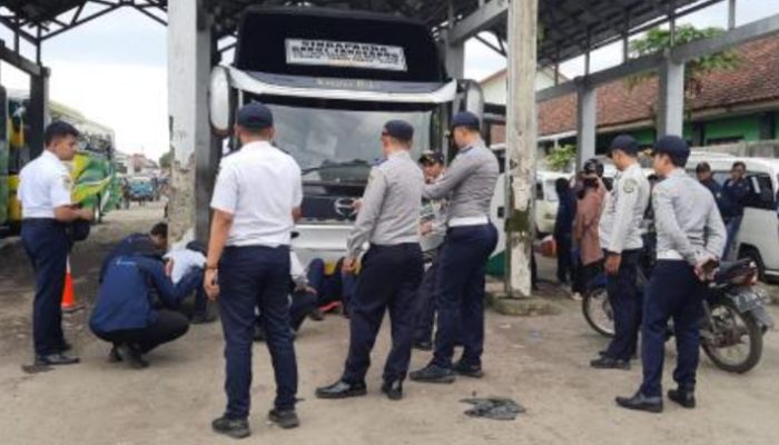 Ramp Check Jelang Nataru 2025 di Terminal Singaparna, Petugas Pastikan Kesiapan Angkutan Umum