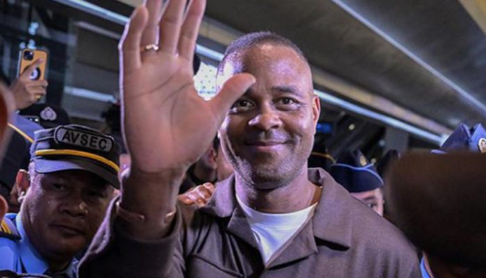 Era Baru Tim Garuda, Patrick Kluivert Tiba di Jakarta, Siap Ubah Sejarah Sepak Bola Indonesia!