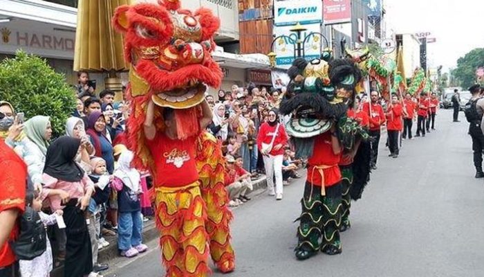 Meriahnya Perayaan Imlek di Tasikmalaya dengan Atraksi Barongsai