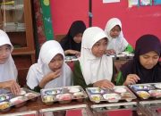 Program Makan Bergizi Gratis Dimulai,18 Sekolah di Tasikmalaya Nikmati Manfaatnya