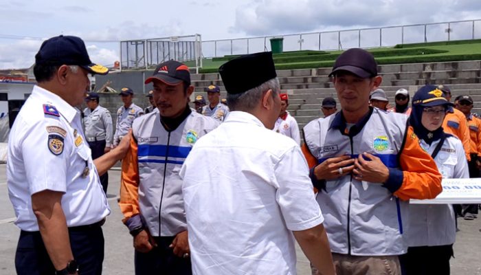 Cegah Parkir Liar, 174 Petugas Parkir Resmi Dapat Rompi Khusus dari Dishubkominfo