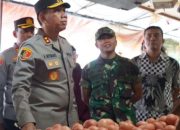 Cek Harga di Pasar Cikurubuk, Kapolda Jabar Pastikan Stok dan Harga Aman Jelang Lebaran