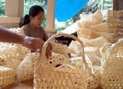Pesanan Melonjak 300 Persen, Pengrajin Keranjang Parsel Neglasari Raup Berkah Lebaran