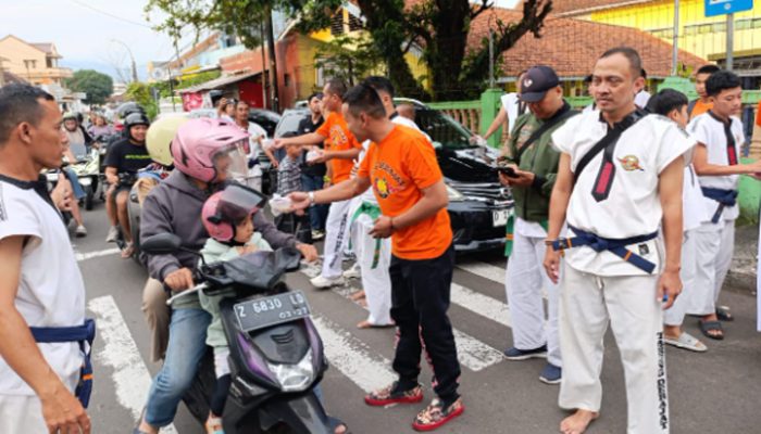 Berbagi Berkah Ramadan, Satlat Dokar Adakan Takjil Gratis dan Buka Bersama