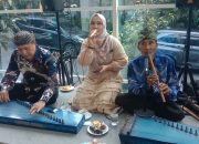 Hotel Santika Lestarikan Budaya, Staycation Bernuansa Sunda dan Sarapan Diiringi Alunan Kacapi