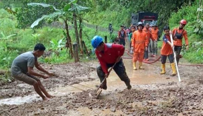 Longsor Terjang Dua Kampung di Parungponteng Tasikmalaya, Dua Rumah Rusak