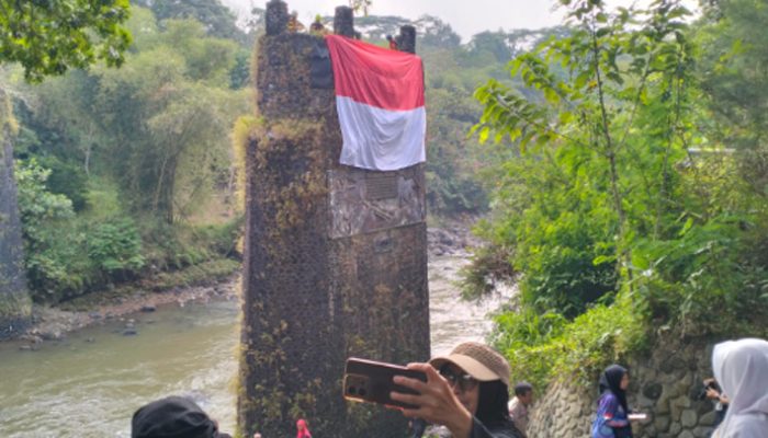 Merah Putih Raksasa Berkibar di Karang Resik, Semangat 1947 Menyala Kembali