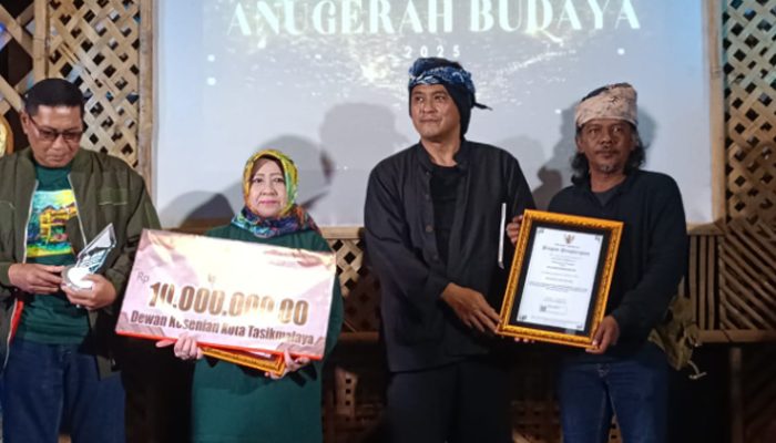 Para Pengabdi Seni, DKKT Rayakan Kiprah Seniman Tasikmalaya Lewat Anugerah Budaya ke-9