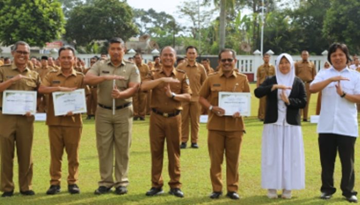 Sekda Kota Tasikmalaya Beri Penghargaan Arsip dan Lepas Siswi ke IMUN Malaysia