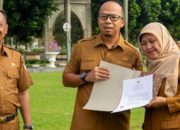 Pemkot Tasikmalaya Serahkan SK Pensiun dan Kenaikan Pangkat ASN