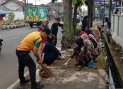 Gotong Royong Bersih Lingkungan, Warga Panyingkiran Perkuat Solidaritas Sosial