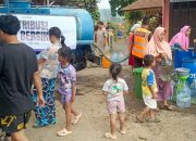 Warga Tasikmalaya Kesulitan Air Bersih akibat Kemarau, DT Peduli Distribusikan 118.000 Liter