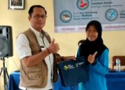 Dinsos Garut dan DPC PDIP Garut Salurkan Bantuan untuk Korban Kebakaran Rumah