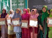 Peringati Hari Ibu, PC Muslimat NU Kab.Tasik Beri Penghargaan kepada Anggotanya
